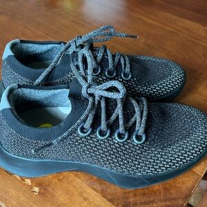 Allbirds sneakers black and white knitted